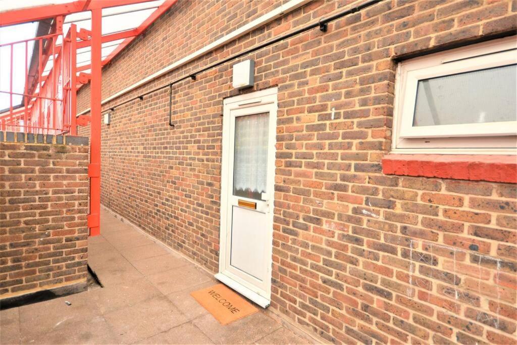 Spacious 2Bedroom Condo With Patio By Excel Centre Londres Exterior foto