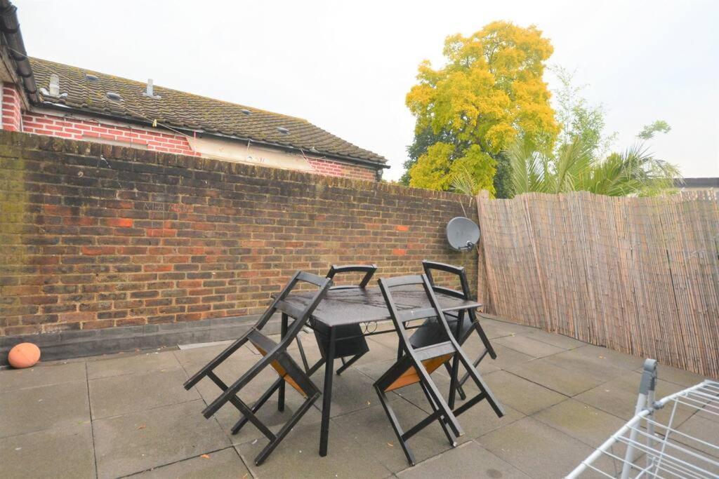 Spacious 2Bedroom Condo With Patio By Excel Centre Londres Exterior foto