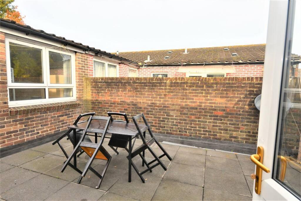 Spacious 2Bedroom Condo With Patio By Excel Centre Londres Exterior foto