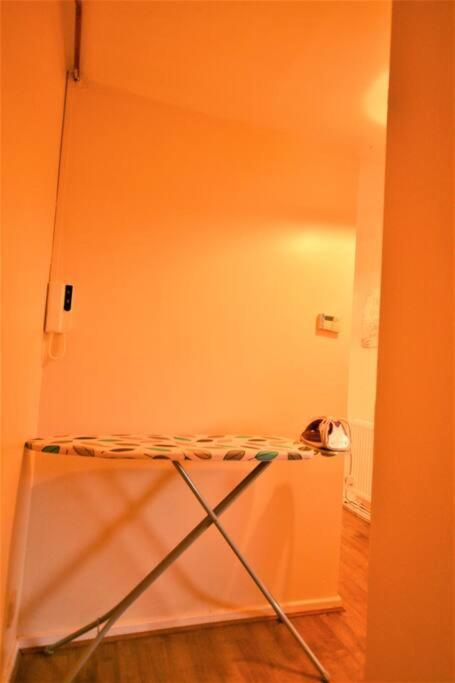 Spacious 2Bedroom Condo With Patio By Excel Centre Londres Exterior foto
