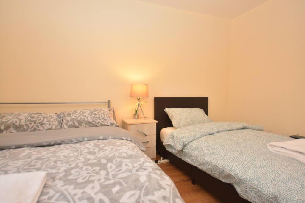 Spacious 2Bedroom Condo With Patio By Excel Centre Londres Exterior foto