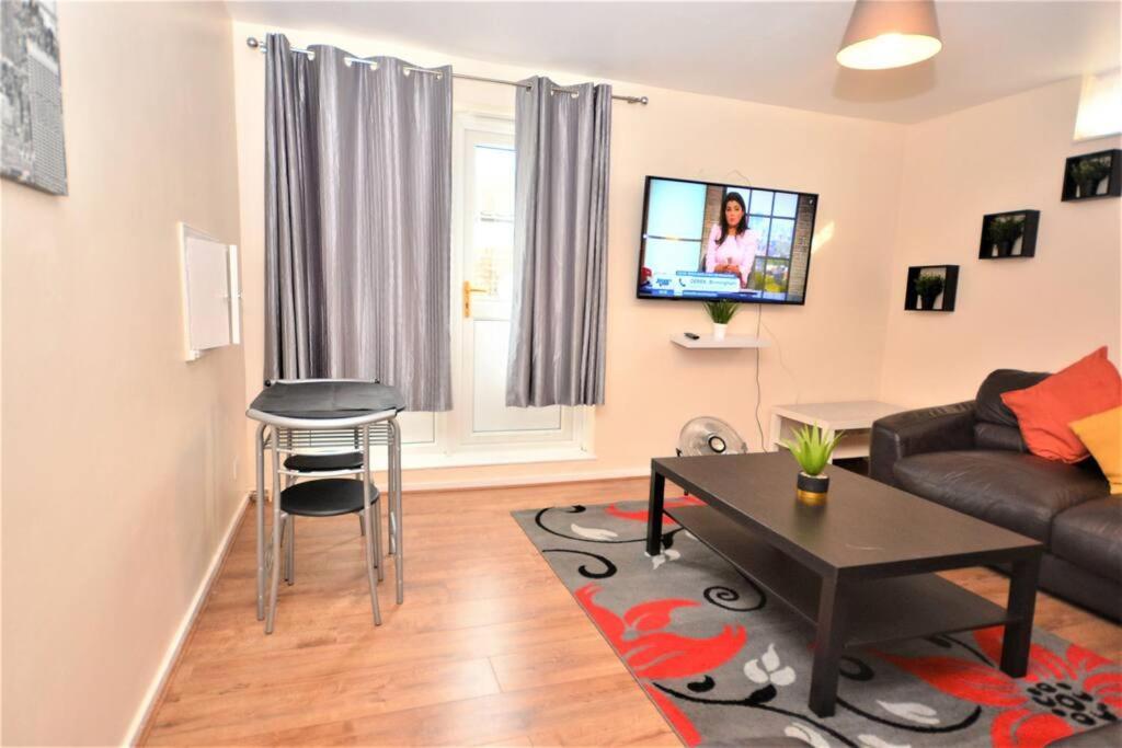 Spacious 2Bedroom Condo With Patio By Excel Centre Londres Exterior foto