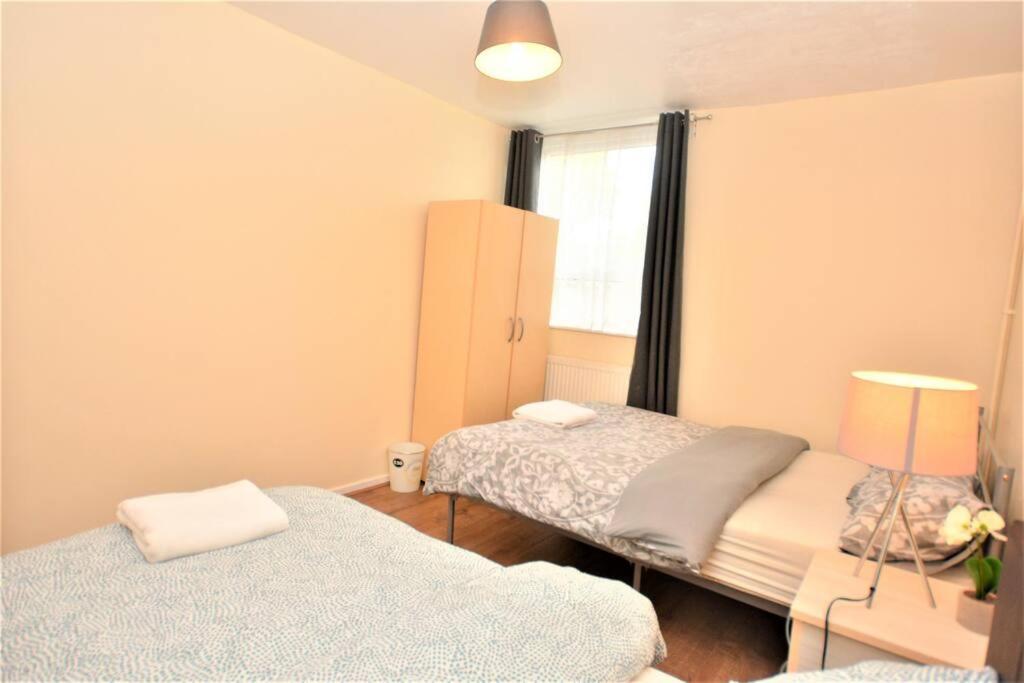 Spacious 2Bedroom Condo With Patio By Excel Centre Londres Exterior foto